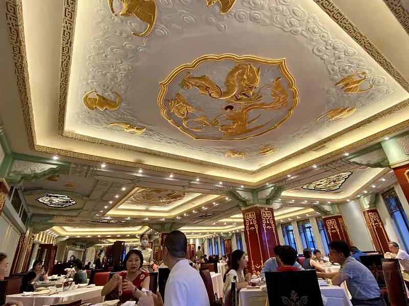 上海和平饭店：看尽外滩百年风云变幻 远东第一楼不凡也
