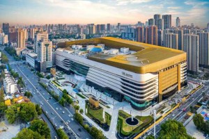 全球最大的购物中心，中国这个购物中心成为新地...
